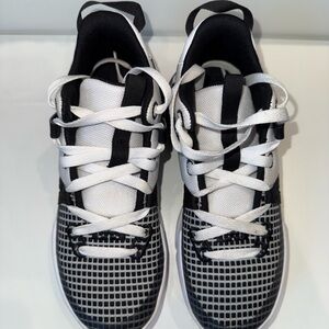 LeBron Youth Witness Basketball Shoes